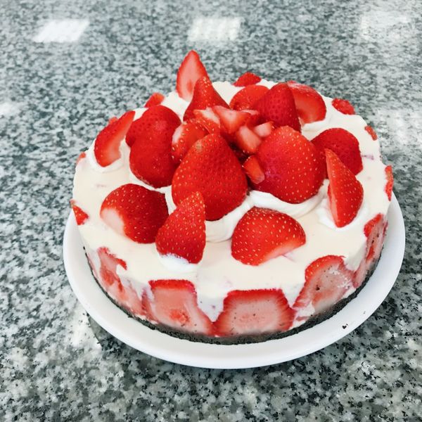 【免烤箱】特濃草莓生乳酪蛋糕：牛奶布丁 一起做