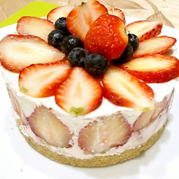 【免烤箱】特濃草莓生乳酪蛋糕：樂樂 一起做