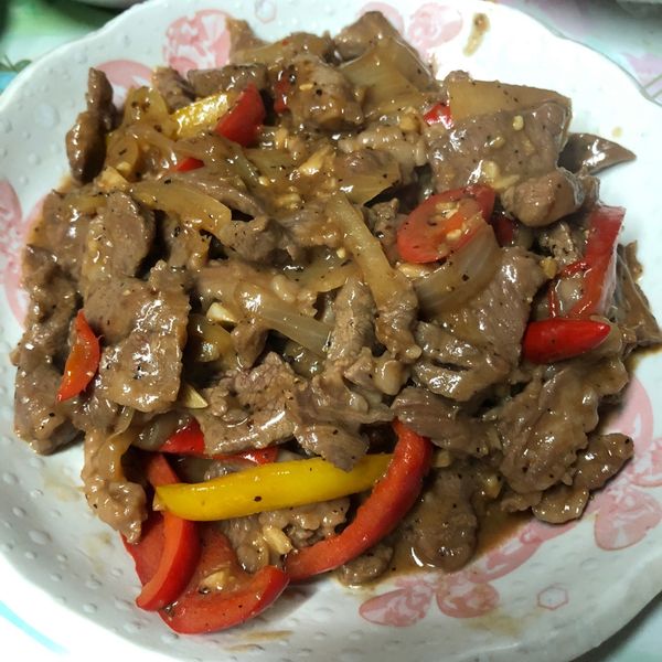 黑胡椒鐵板牛柳😋一鍋到底快速料理：Sing Ping Lin 一起做