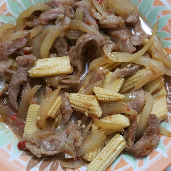 玉米筍洋蔥炒肉絲：楊修涵 一起做