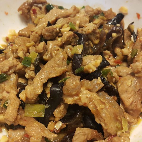 魚香肉絲：喵餓了＝0＝ 一起做