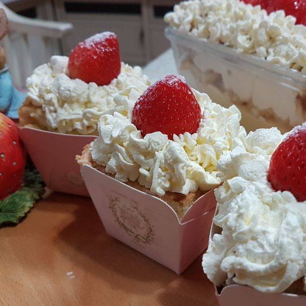 🍓草莓奶油小蛋糕：Hsiu Mei Chang 一起做