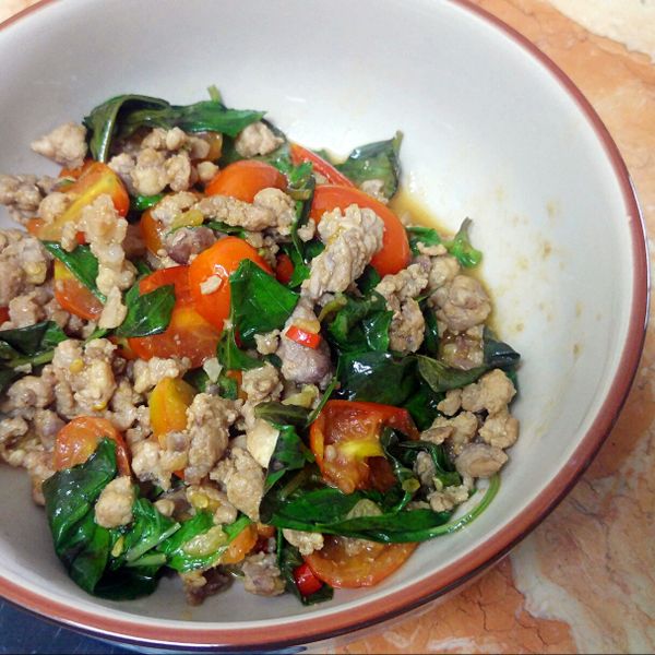 泰式打拋豬～豬絞肉嫩嫩的秘訣 : 花香菇の草帽一起做