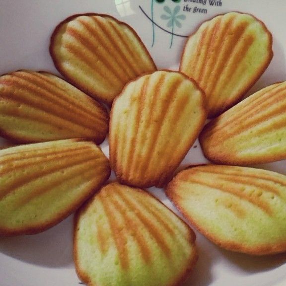 【影片】新手必學－檸檬瑪德蓮蛋糕 : 林靜芬一起做