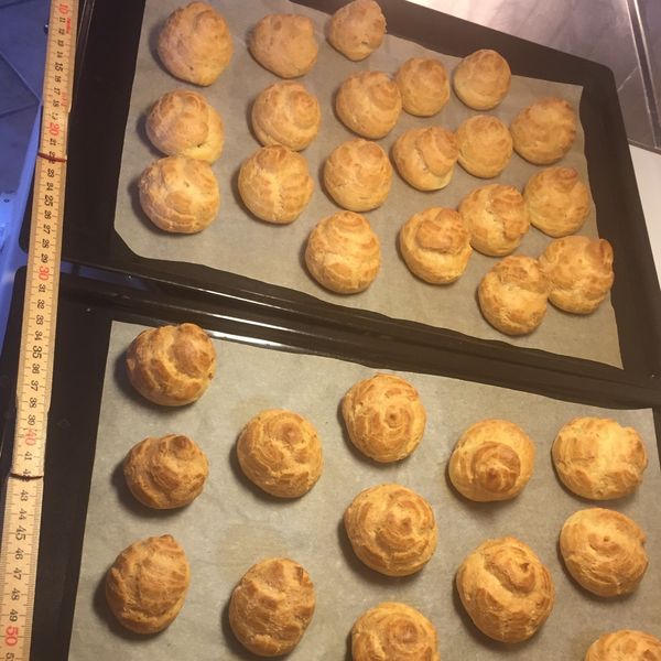 奶油空心餅～超好吃的布丁餡泡芙～：YEH HSIN YA 一起做