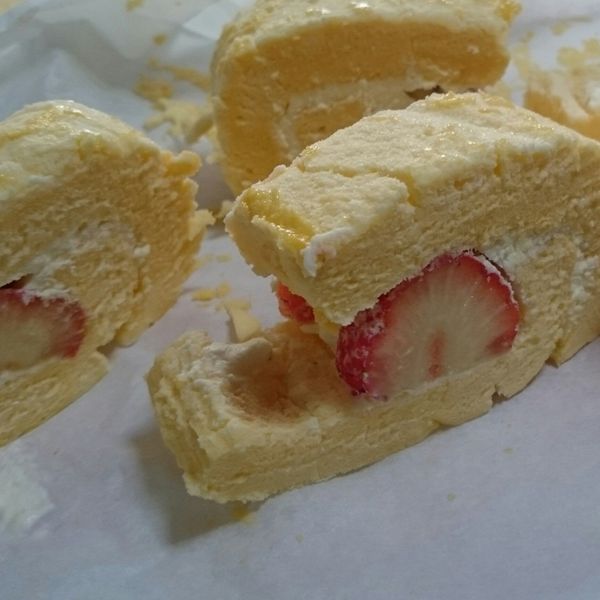 草莓可爾必思生乳捲 : 余慧慧一起做