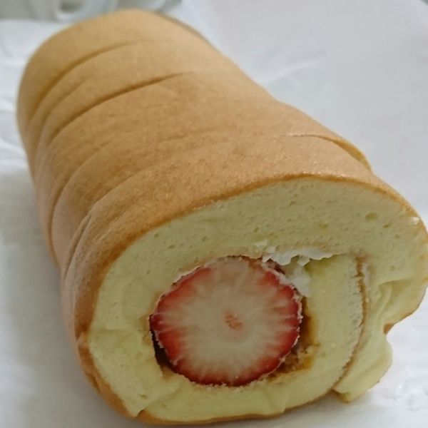 草莓可爾必思生乳捲 : 愛莉莎一起做