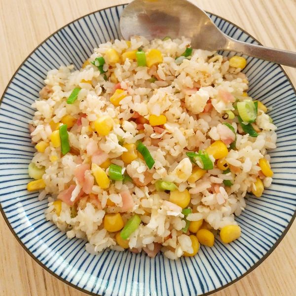 🇹🇼火腿蛋炒飯（無醬油版）：Yu-Hsuan Yen 一起做