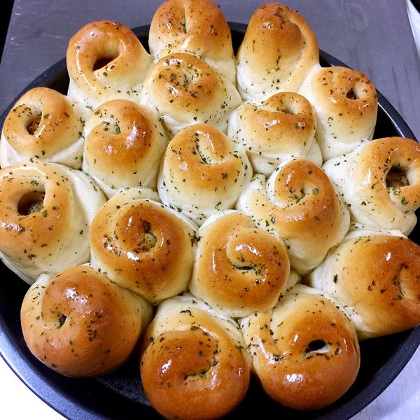 8吋模熱狗花海麵包 : 奧莉薇一起做