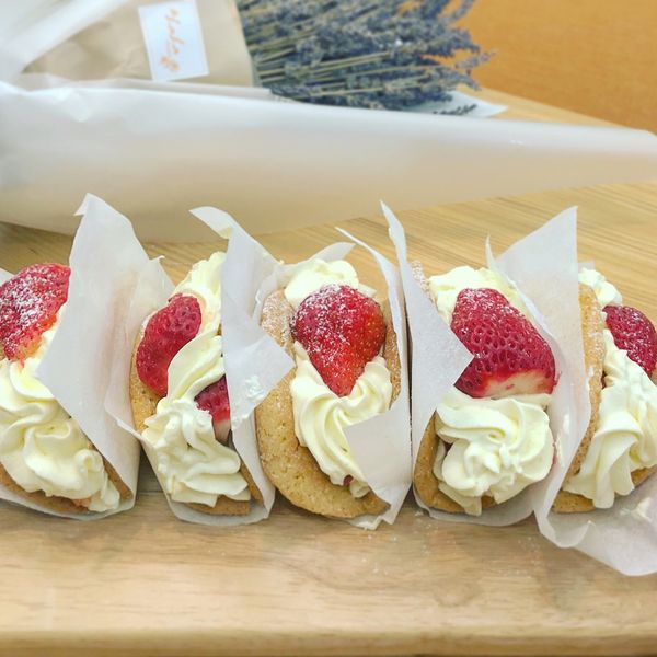 韓國流行排隊甜點。草莓蛋糕捲 : 梁靜雯一起做