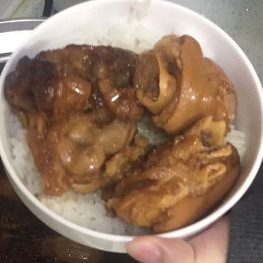 古早味滷豬腳：一把青菜 一起做