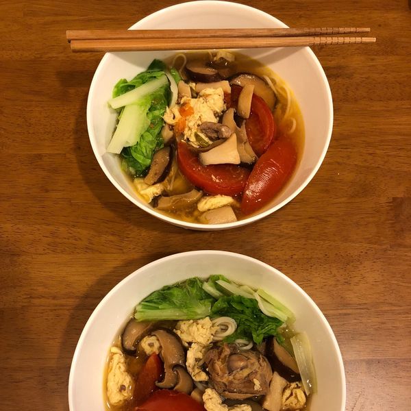 給新手超簡單「番茄蔬菜雞湯麵」✨：Pin-Shiuan Tzeng 一起做