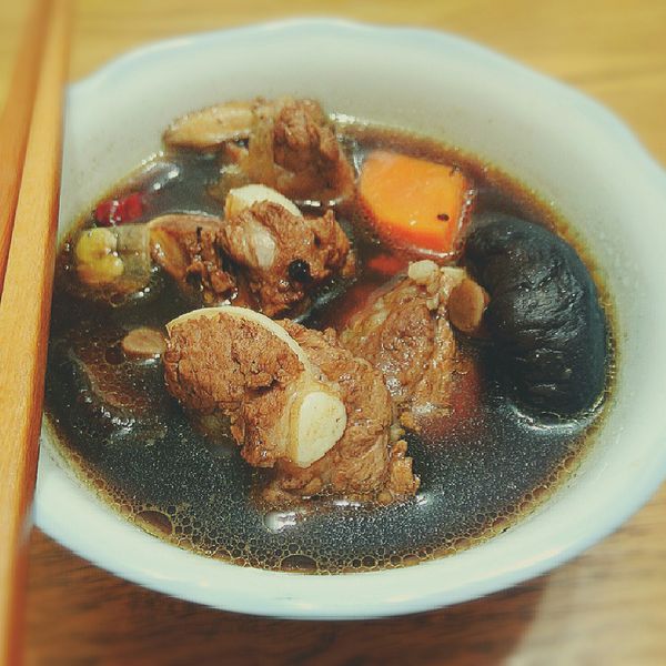 新加坡松發肉骨茶：Kim Lin 一起做