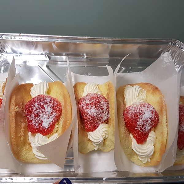 韓國流行排隊甜點。草莓蛋糕捲 : 楊喬安一起做