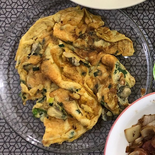 香煎蚵仔蔥蛋 : Chan Bia一起做