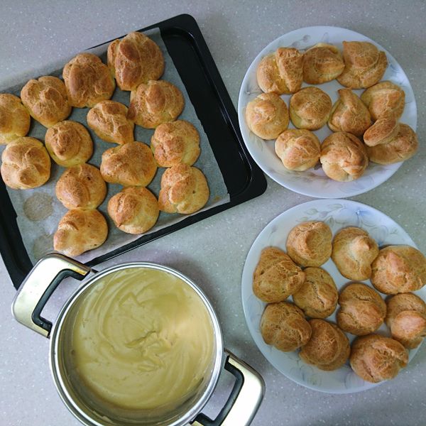 奶油空心餅～超好吃的布丁餡泡芙～：Tina 一起做