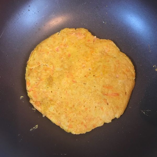 馬鈴薯紅蘿蔔蛋煎餅 : 廢材小姐一起做
