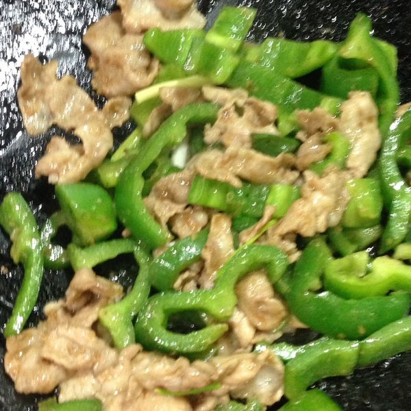 青椒炒肉絲～超簡單三步驟家常菜：Pigleg Huang 一起做