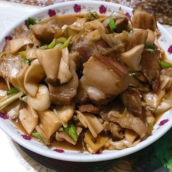 蒜苗杏鮑炒五花：吃貨愛下廚 一起做