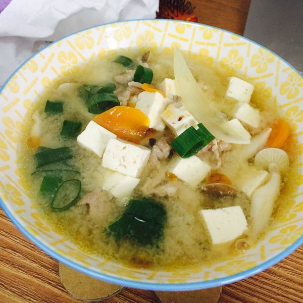 豬肉片鴻喜菇味噌湯 : Aurora  Sin一起做