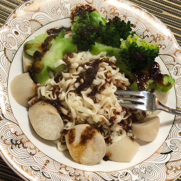 【粉豬兒】沙茶蔥辣拌乾麵：人妻廚房日誌-Mandy 一起做