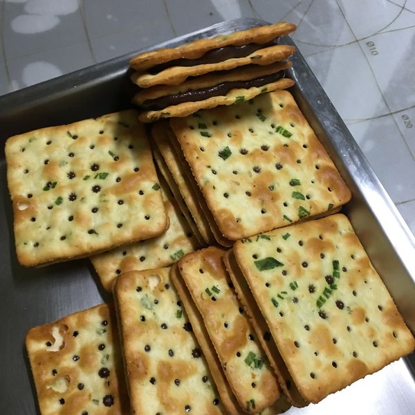 ㄚ芬的小廚房--牛軋糖餅乾(巧克力)：賴素華 一起做