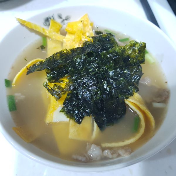 韓式料理-年糕湯(떡국)：Yen Ting Chen 一起做