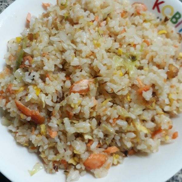 鮭魚蛋炒飯：E.H 一起做