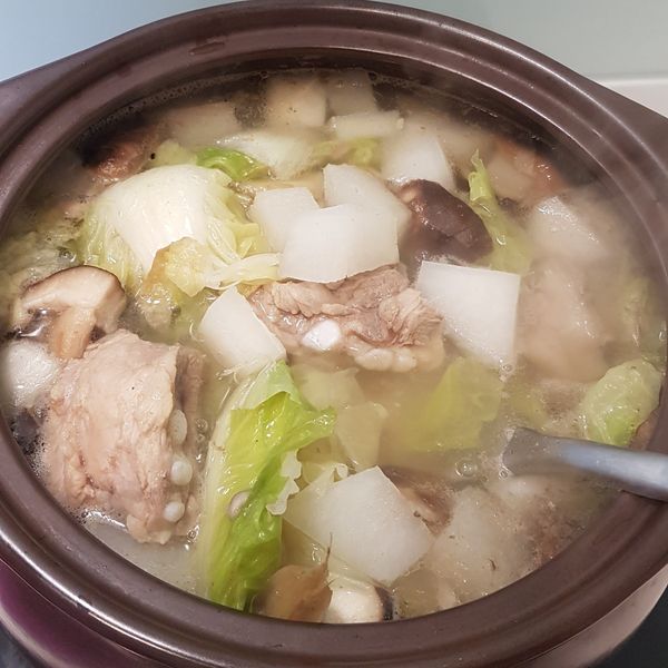 天冷必備之蘿蔔排骨湯：Tina Ko 一起做