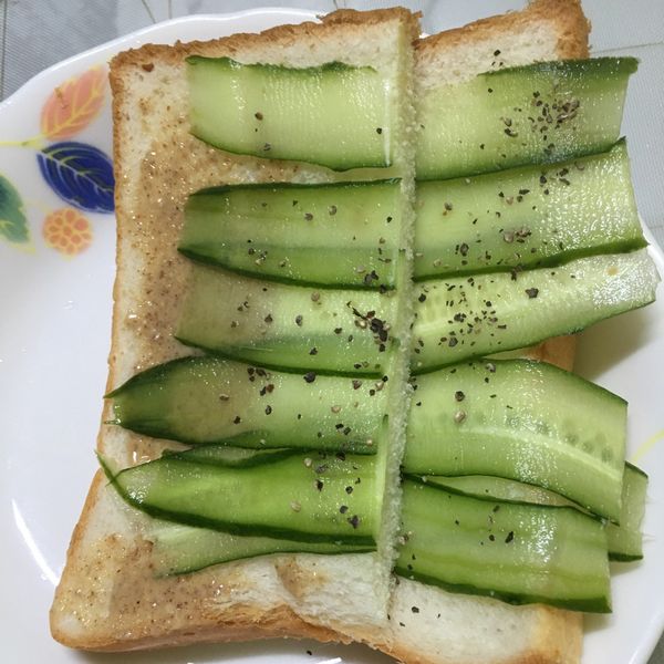 小黃瓜花生醬土司:賴素華 一起做