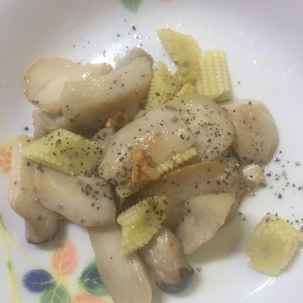 乾煎奶油杏鮑菇、玉米筍：賴素華 一起做