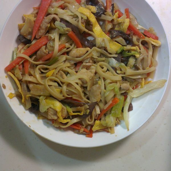 肉絲蔬食炒麵 : Shen Fu Chen一起做