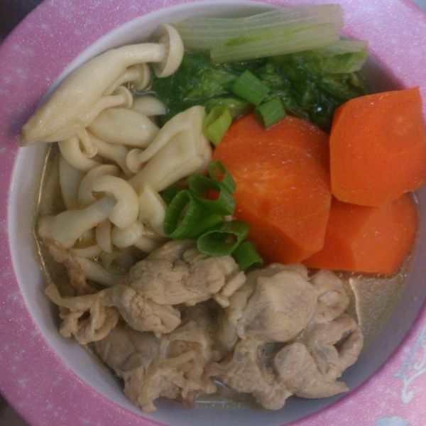 肉桂打噴嚏｜和風味噌雞肉菇菇湯：歐魯魯 一起做