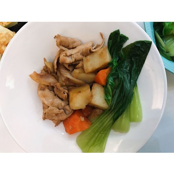 馬鈴薯燉煮豬肉片。快速做法 : Mareen Yan一起做