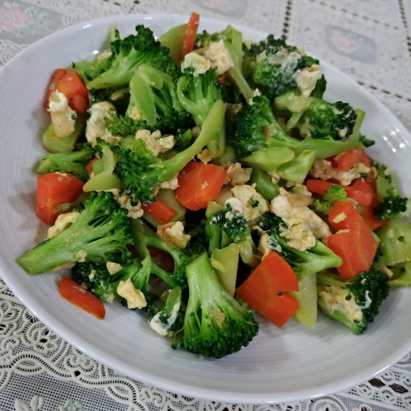 減脂料理-嫩蛋花椰菜 : 亮亮勻一起做