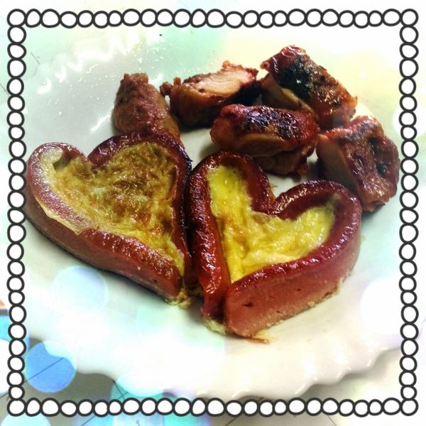 [Take a bread創意三明治麵包早餐]愛心熱狗太陽蛋＆小花起司吐司 : Chunchun Wong一起做