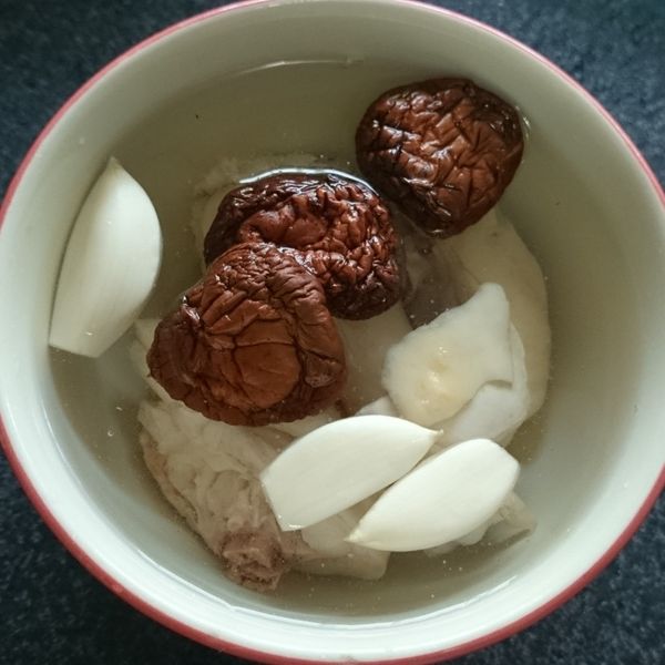 香菇蒜頭雞湯（第一次煮就上手） : 林佳穎一起做