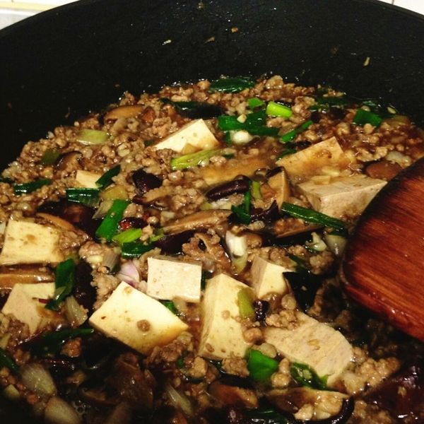 力力隨意煮-炒香菇肉燥：秀美 一起做