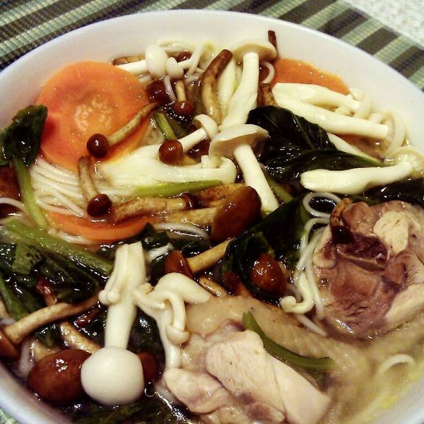 肉桂打噴嚏｜和風味噌雞肉菇菇湯：王宥寀 一起做