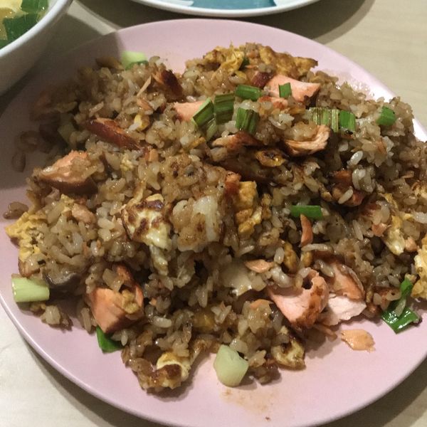 鮭魚蛋炒飯：Tzou Tzou Hug 一起做