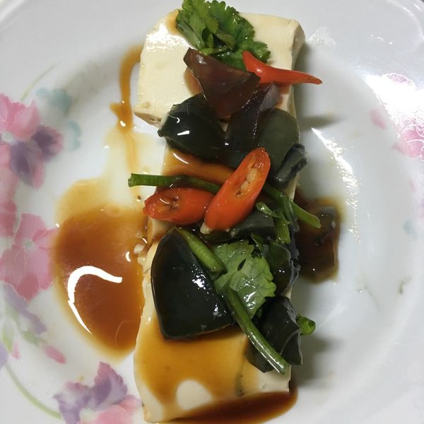 蒜香皮蛋豆腐：賴素華 一起做