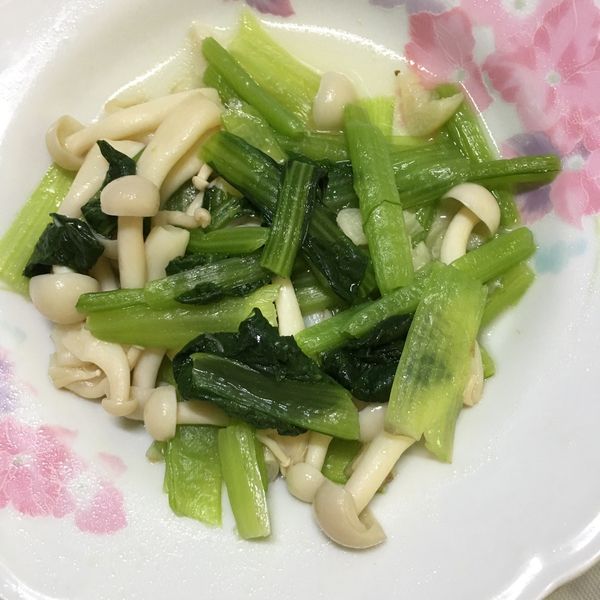雪白菇炒油菜 「仿小松菜」:賴素華 一起做