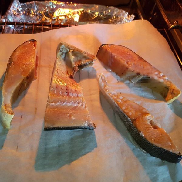 烤鮭魚：張伶如 一起做