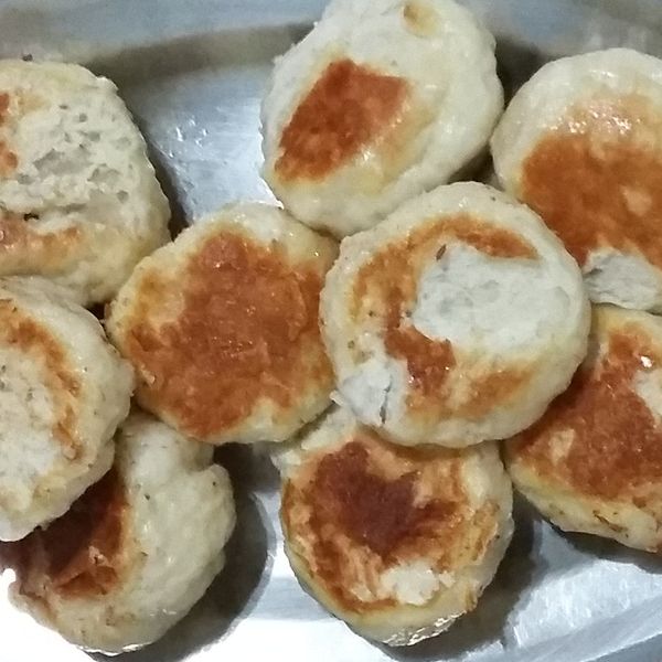 高麗菜牛肉水煎包
簡易。家常包點。午餐：亂煮一通+育 一起做