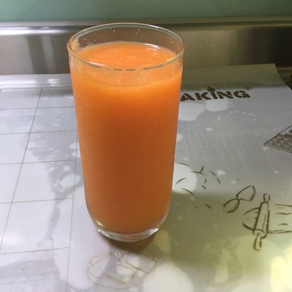 紅蘿蔔蘋果汁：賴素華 一起做