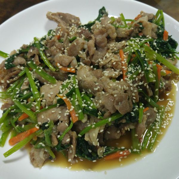 薑燒豬肉炒菠菜 : 雅棠御守一起做