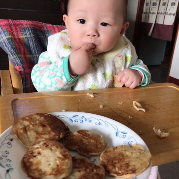 寶寶食譜-無粉無糖無油，香蕉鬆餅 : Kelly Chen一起做