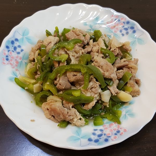 青椒炒肉絲～超簡單三步驟家常菜：Hui Yun Zhang 一起做