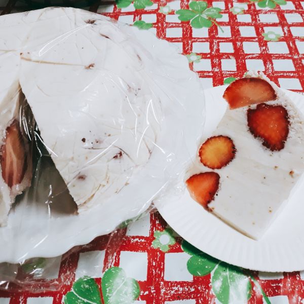 巨蛋草莓奶油乳酪蛋糕：賴淑芬 一起做