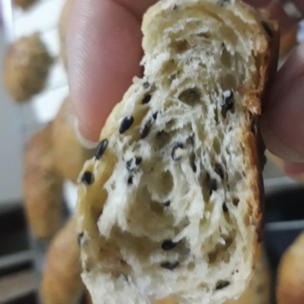 芝麻羊角麵包捲 : 珊珊瑚一起做